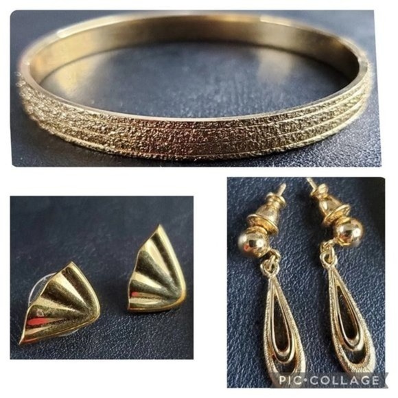 VINTAGE Monet Signed Gold-Tone Bangle Bracelet & Earrings Lot 0f 2 - 4964 - Picture 1 of 8